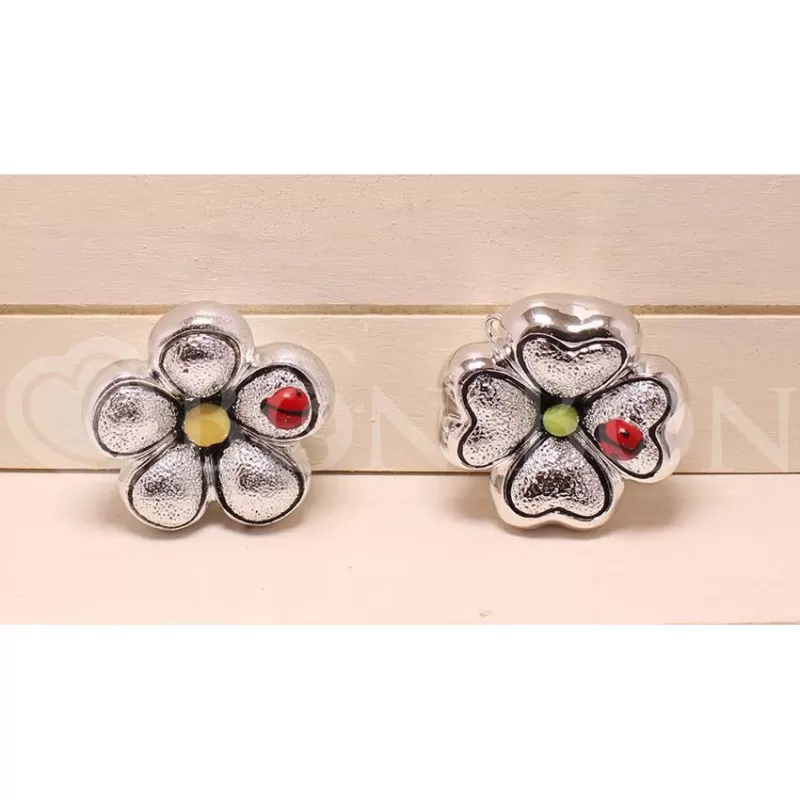 Fiore argentato con coccinella - 1