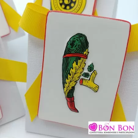 Bomboniera tema siciliano carte assi in ceramica di caltagirone - 2