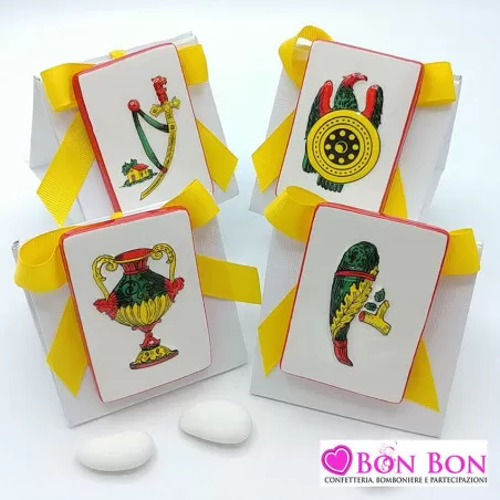 Bomboniera tema siciliano carte assi in ceramica di caltagirone - 4