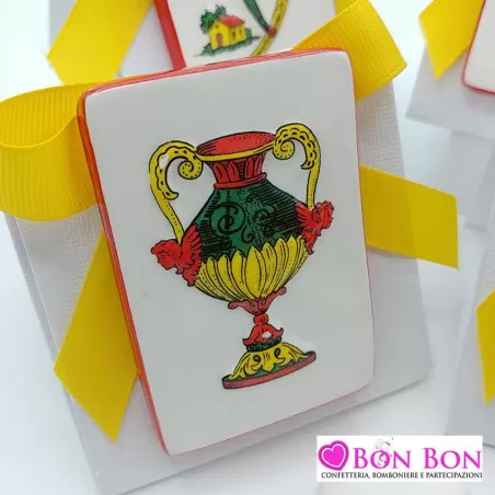 Bomboniera tema siciliano carte assi in ceramica di caltagirone - 5