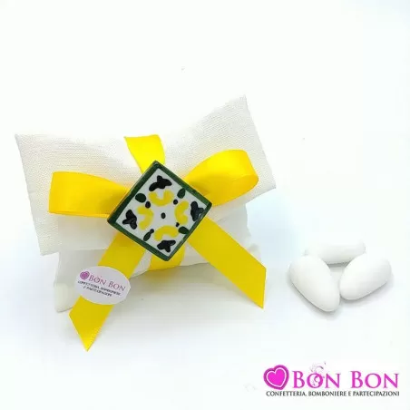 Sacchetto tema siciliano busta lettera lino panna con magnete mattonella - 1