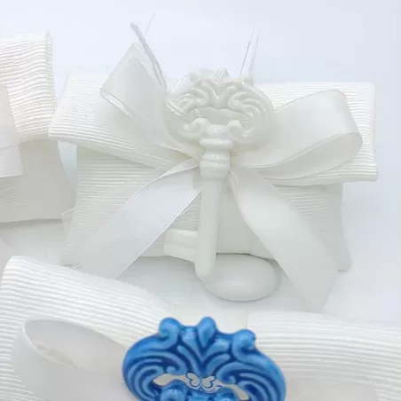 Bomboniera matrimonio magnete chiave colorata con sacchetto Encantada - 4