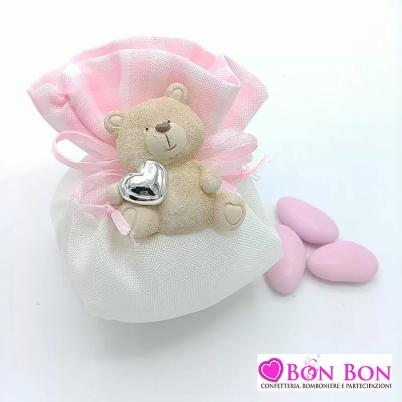 Magnete orsetto resina con fagotto bicolore bianco e quadrucci rosa - 1