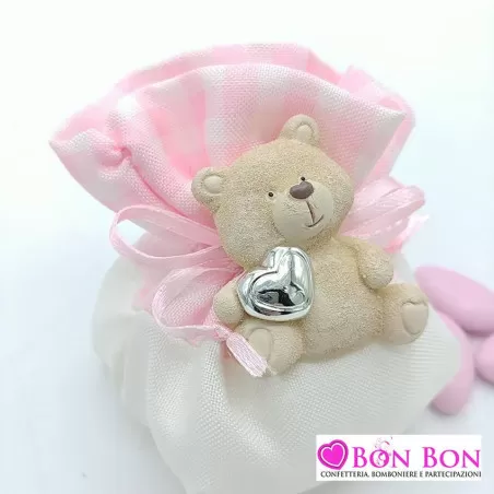 Magnete orsetto resina con fagotto bicolore bianco e quadrucci rosa - 2