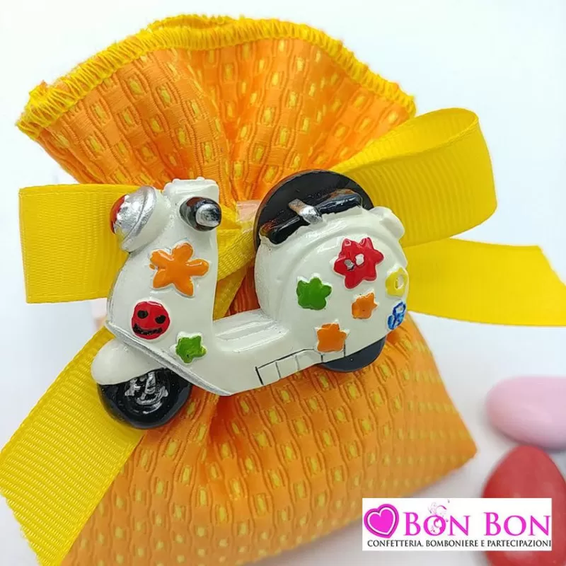 Bomboniera in offerta sacchetto con magnete vespa colorata Royal Gifts - 1