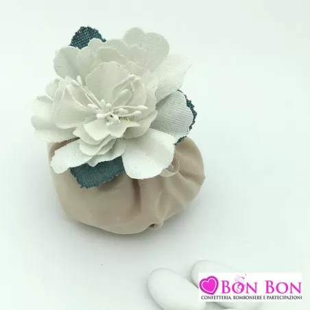 Sacchetto matrimonio fagotto con base tonda e fiore - 1