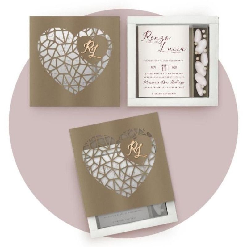 Partecipazione scatola lavorata a laser, con scomparto porta confetti realizzabile in vari colori floveboxlas02 Ferdinando Fam - Partecipazione scatola lavorata a laser, con scomparto porta confetti realizzabile in vari colori floveboxlas02 Ferdinando Fam -