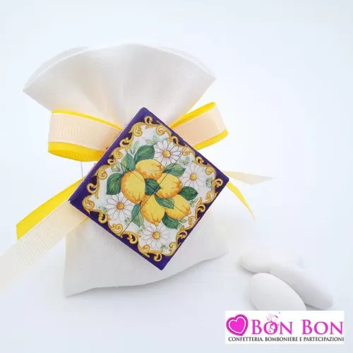 Sacchetto matrimonio tema siciliano in lino panna con mattonella limoni Liete Creazioni - 1