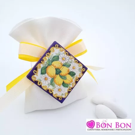 Sacchetto matrimonio tema siciliano in lino panna con mattonella limoni Liete Creazioni - 1
