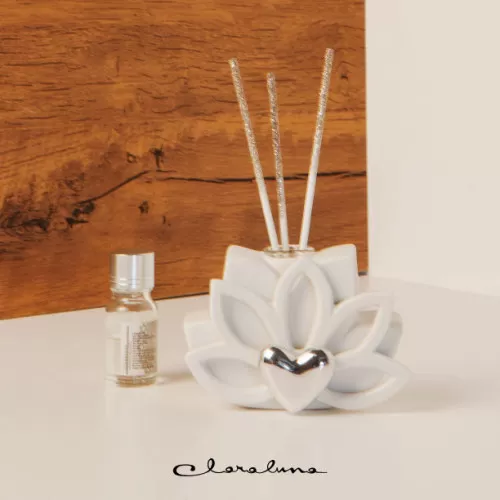 Bomboniera matrimonio claraluna 2023 profumatore foglie piccolo con cuore argento Claraluna - 1