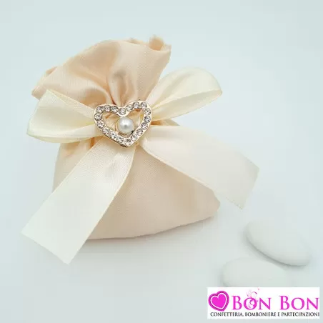 Sacchetto porta confetti per matrimonio in raso beige con cuore strass - 1