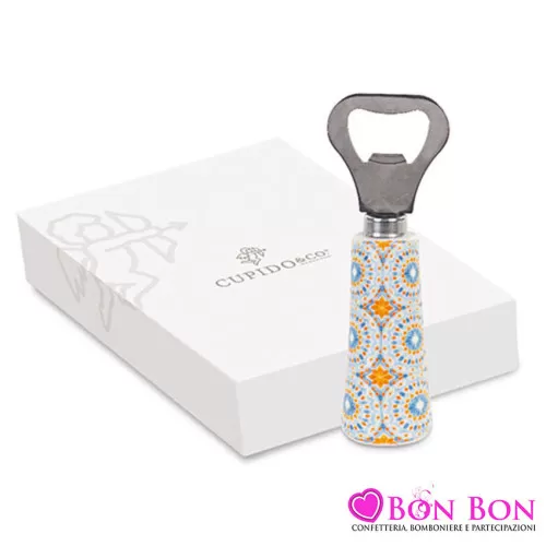 Bomboniera matrimonio apribottiglia porcellana decorata Cupido - 1