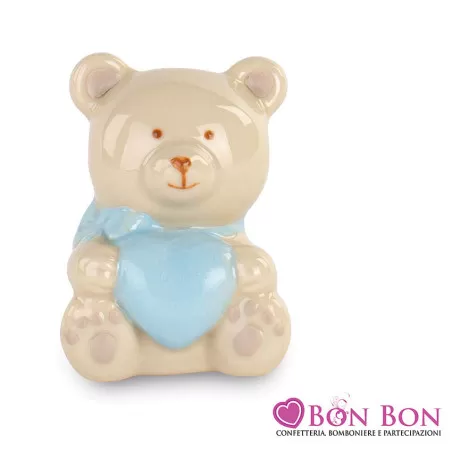 Bomboniera per battesimo orsetto in porcellana con cuore celeste - 1