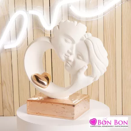 Bomboniera matrimonio coppia innamorati su base oro rosa con cuore Claraluna - 1