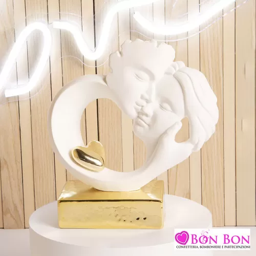 Bomboniera matrimonio coppia innamorati su base oro con cuore Claraluna - 1