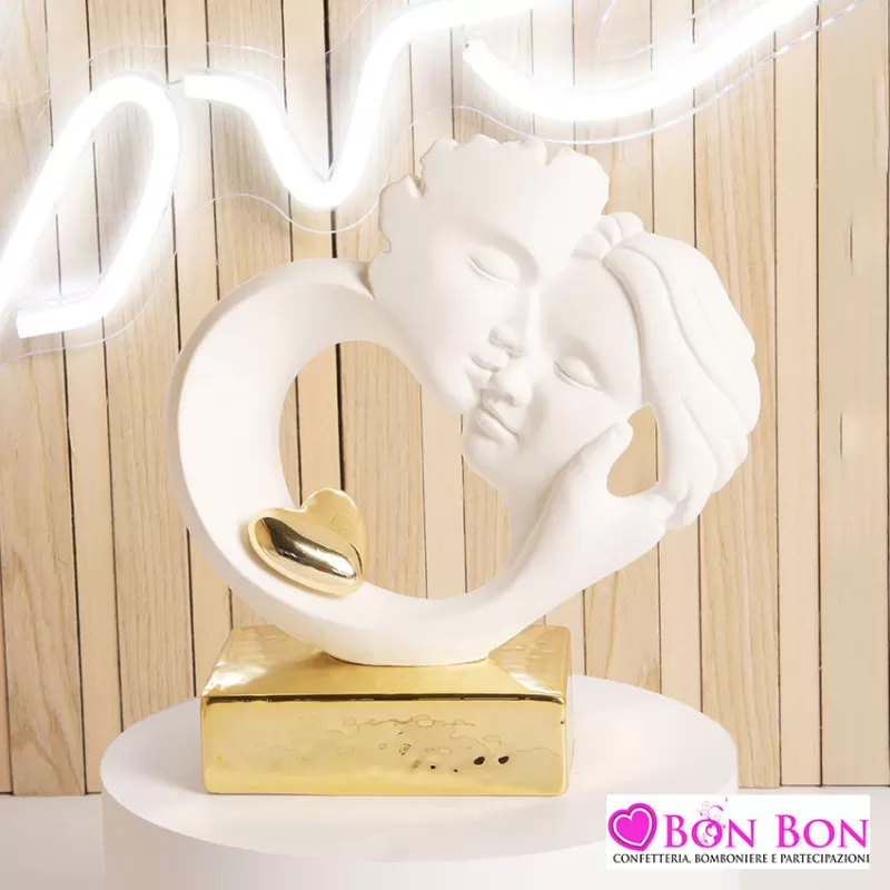 Bomboniera matrimonio coppia innamorati su base oro con cuore Claraluna - 1