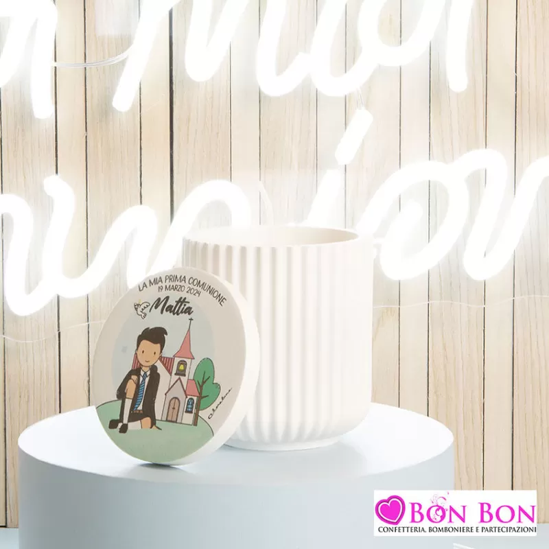 Bomboniera prima comunione candela con disegno bimbo con chiesa Claraluna - 1