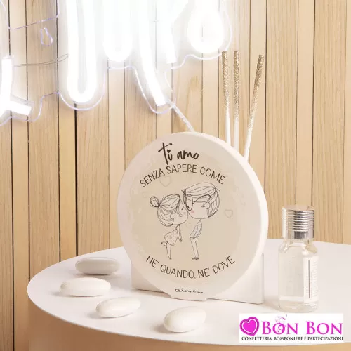 Bomboniera matrimonio diffusore con disegno innamorati Claraluna - 1