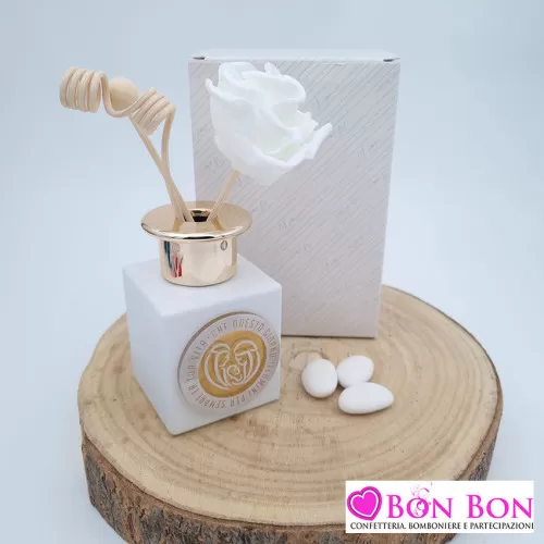 Bomboniera matrimonio profumatore bianco con decoro in plex sacra famiglia Melograno - 1