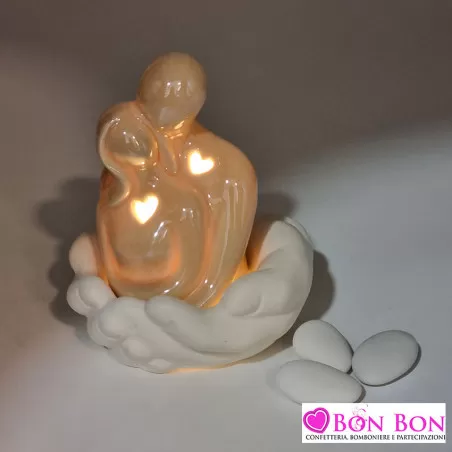 Bomboniera matrimonio coppia sposi abbraccio led su mani ETM - 2