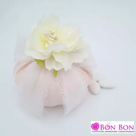 Sacchetto matrimonio fagotto raso cipria con ortenzia panna - 1