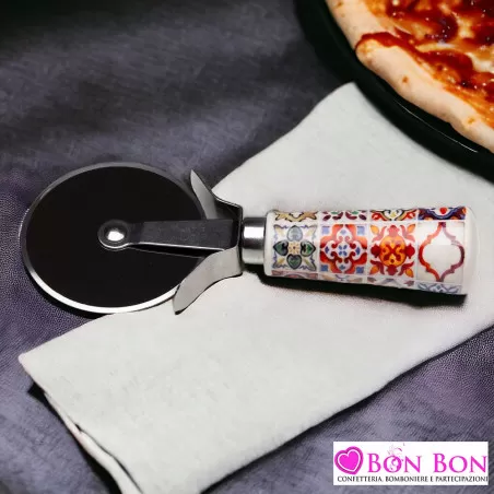 Bomboniera matrimonio solidale tagliapizza sicily Cuorematto - 2