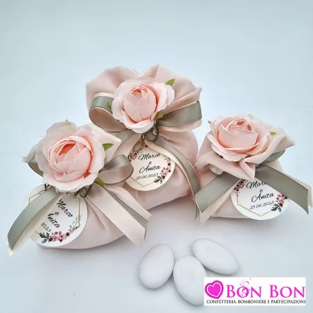 Sacchetti porta confetti per matrimonio crepes rosa cipria con tag rose - 1