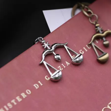 Bomboniera laurea in giurisprudenza portachiavi bilancia Greenford - 2