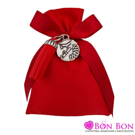 Bomboniera laurea ciondolo con tocco e pergamena in bagno argento con nappa rossa Tabor - 1
