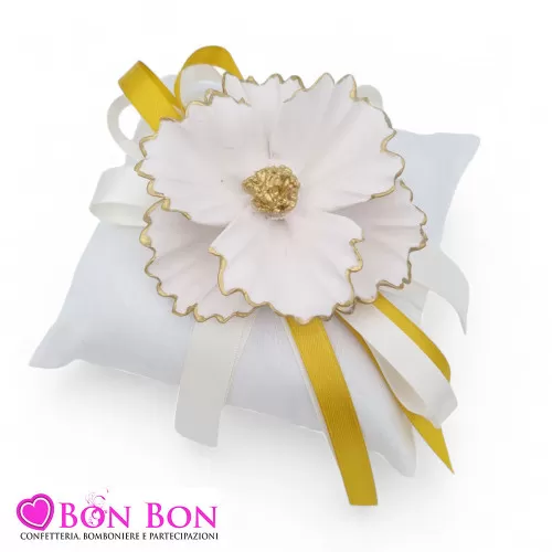 Sacchetto porta confetti matrimonio cuscino in cotone panna con peonia bianca Liete Creazioni - 1