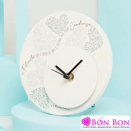 Bomboniera Matrimonio Claraluna 2025 Orologio Tondo in Legno Bianco con Disegno Cuore ad Albero della Vita e Frase Verde