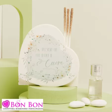 Bomboniera Matrimonio Claraluna 2025 Diffusore a Forma di Cuore in Gesso con Fiori e Frase Verde