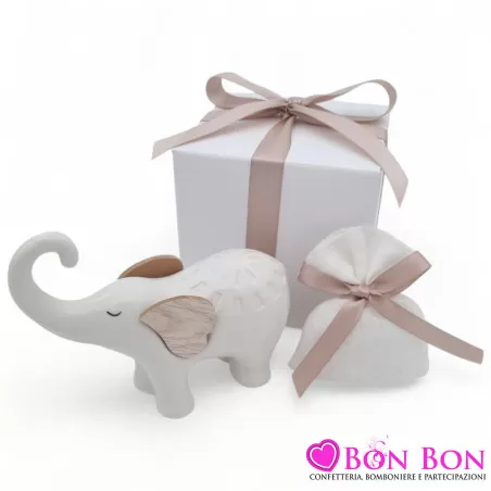 Bomboniera Matrimonio Elefante in Porcellana Bianca con Proboscide Alzata e Orecchie in Legno in Offerta - 2