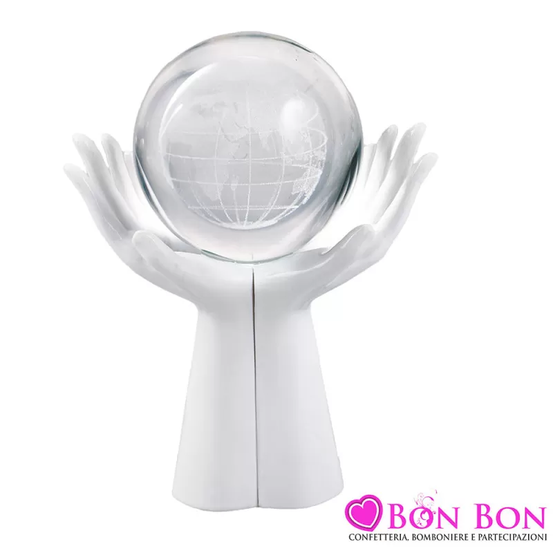 Bomboniere matrimonio tema viaggio - Sfera mondo in vetro tra mani in resina bianca Royal Gifts - 1