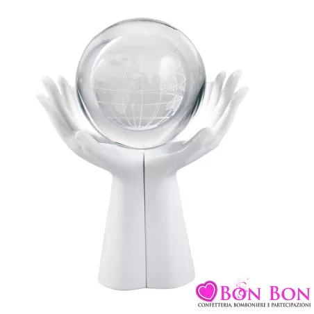 Bomboniere matrimonio tema viaggio - Sfera mondo in vetro tra mani in resina bianca Royal Gifts - 1