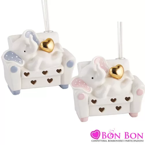 Bomboniere Battesimo Online: Profumatore Elefante Rosa e Celeste su Sofà con Luce LED Royal Gifts - 3