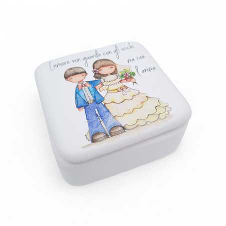 Bomboniera Matrimonio Linea Giorni Felici – Scatola Quadrata in Ceramica con Sposini e Frase Romantica ETM - 1