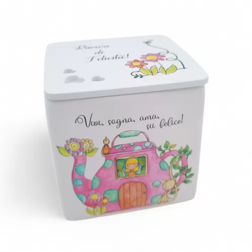 Bomboniera Prima Comunione Linea Mini Mondo – Contenitore Cubo con Tappo in Legno e Casetta a Forma di Teiera con Bimba La Minie