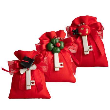 Sacchetto Porta Confetti Laurea in Cotone Rosso con Portachiavi Chiavette Laurea in Resina 3 Modelli Assortiti Harmony - 1