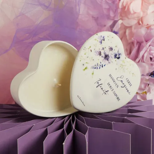 Bomboniera Matrimonio Claraluna 2026 – Scatola cuore con candela profumata floreale lilla Claraluna - 1