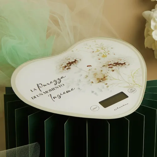 Bomboniera Matrimonio Claraluna 2026 – Bilancia a cuore floreale verde (con scatola regalo) Claraluna - 1