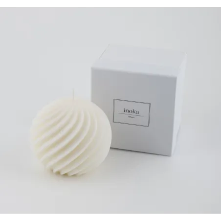 Bomboniera matrimonio candela sfera grande bianca con scanalature ondulate Margot - 1