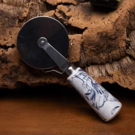 Tagliapizza Fregio blu Cuorematto 2026 bomboniera solidale