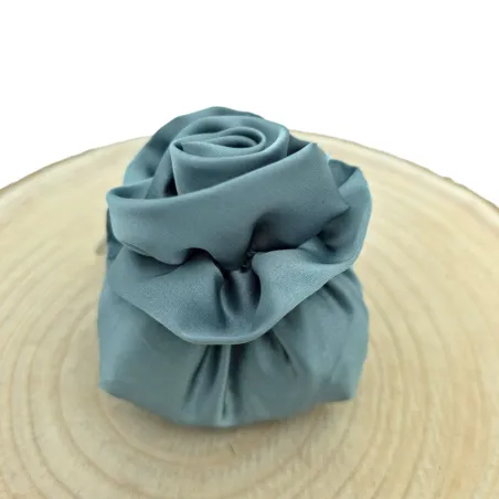 Sacchetto Matrimonio in Raso Ottanio con Rosa in Tessuto e 5 Confetti