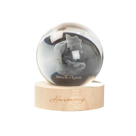 Bomboniera Matrimonio Sfera in Vetro “Coppia Bacio” Scontornata – Base in Legno con Filo, Sacchetto Bianco, Scatola